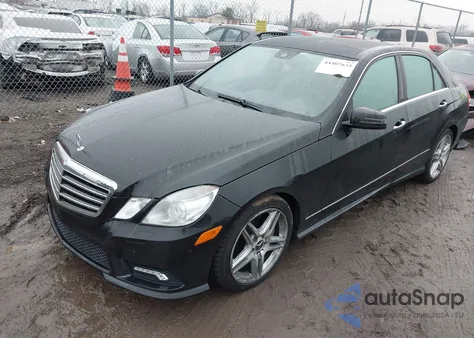 2011 Mercedes-Benz E 550 4Matic z USA, uszkodzony, nr VIN WDDHF9AB4BA349378